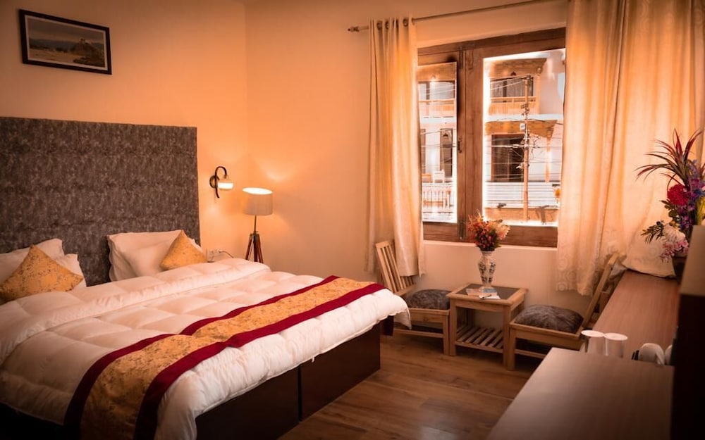 Deluxe Double or Twin Room