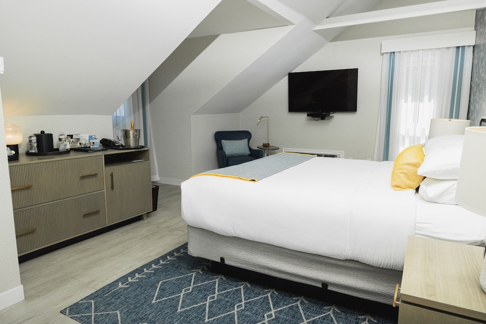 Standard Room, 1 King Bed, City View - Photo 7