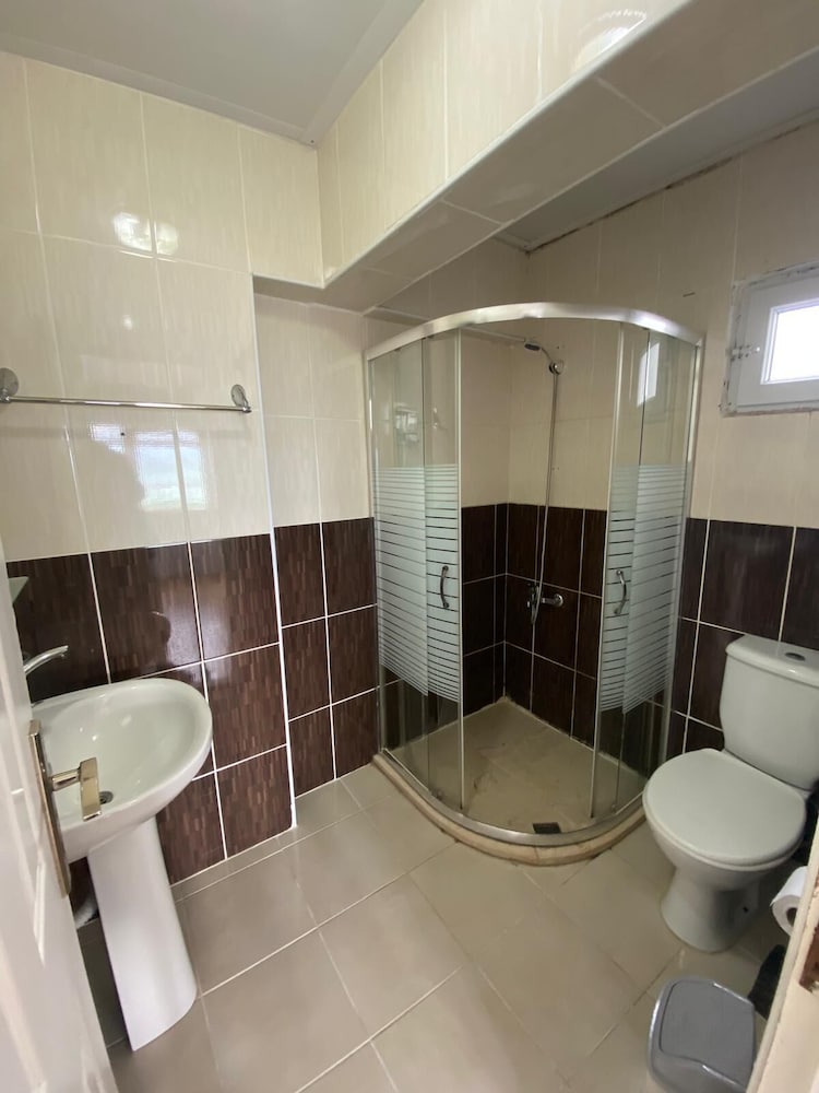 Basic Quadruple Room photo 2