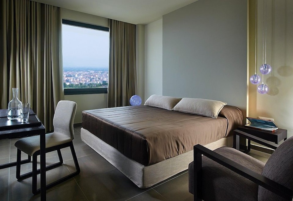 Suite (Panoramic View) - Photo 2