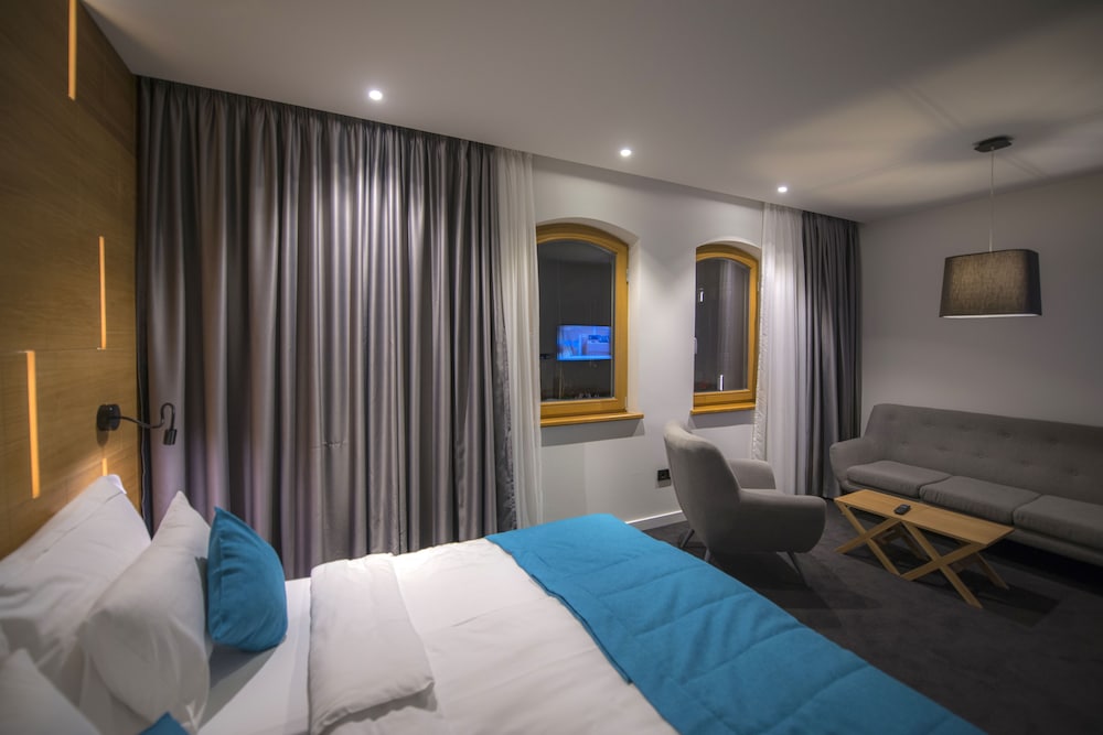 Suite, 2 Bedrooms photo 2