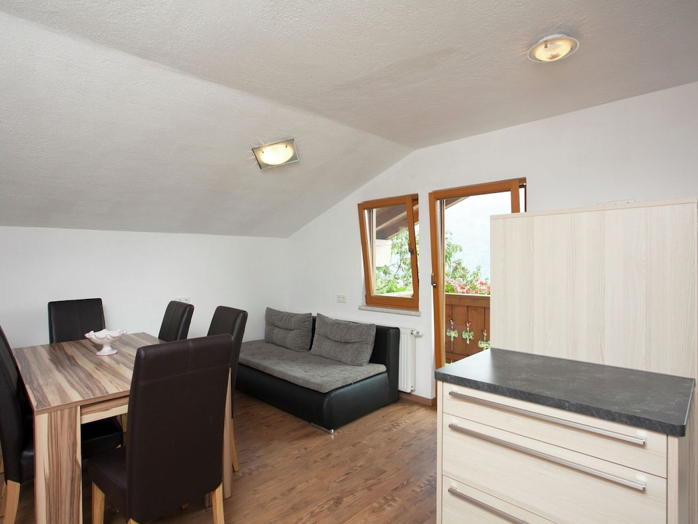 Classic Apartment, 3 Bedrooms photo 2