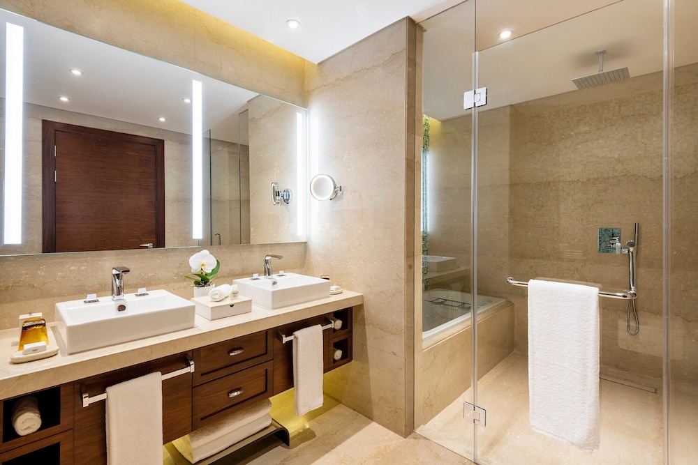 Grand Suite, 1 Bedroom, Balcony - Photo 7