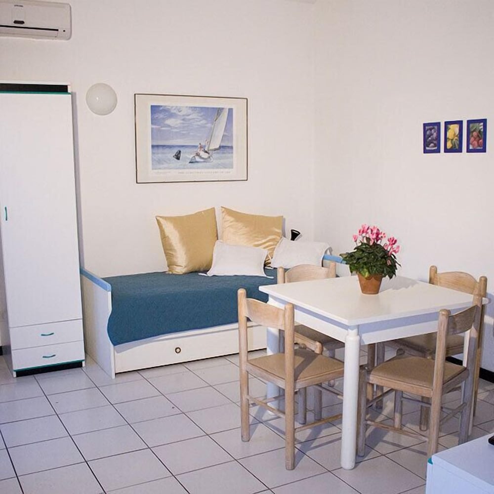 Family Studio, Kitchenette (2 Adults + 2 Children) photo 1
