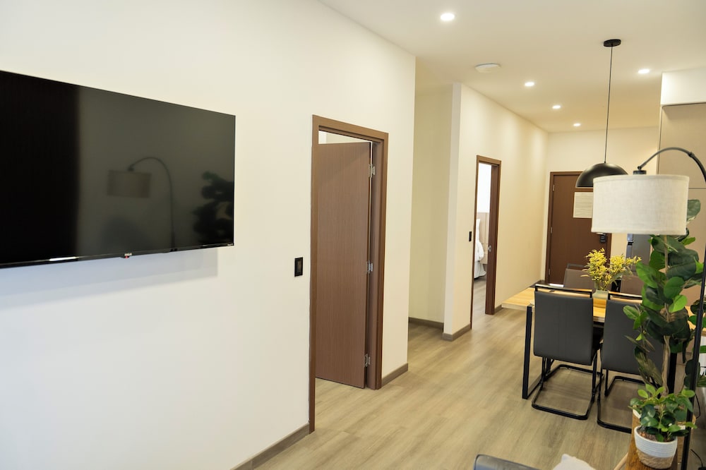 Family Studio Suite, 2 Bedrooms, Mobility Accessible, Kitchen