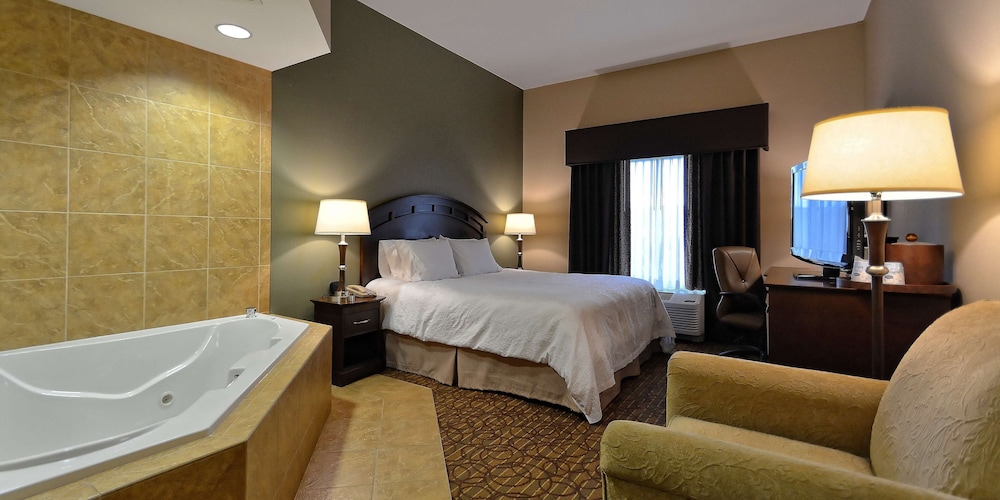 Room, 1 King Bed, Jetted Tub - Photo 3