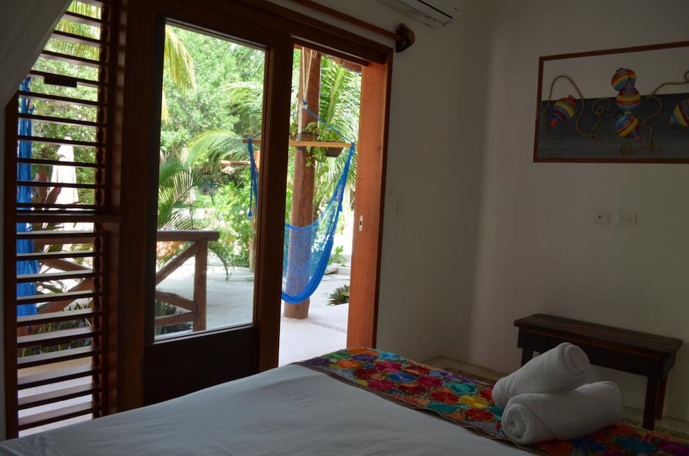 Standard Room, 1 King Bed, Beach View