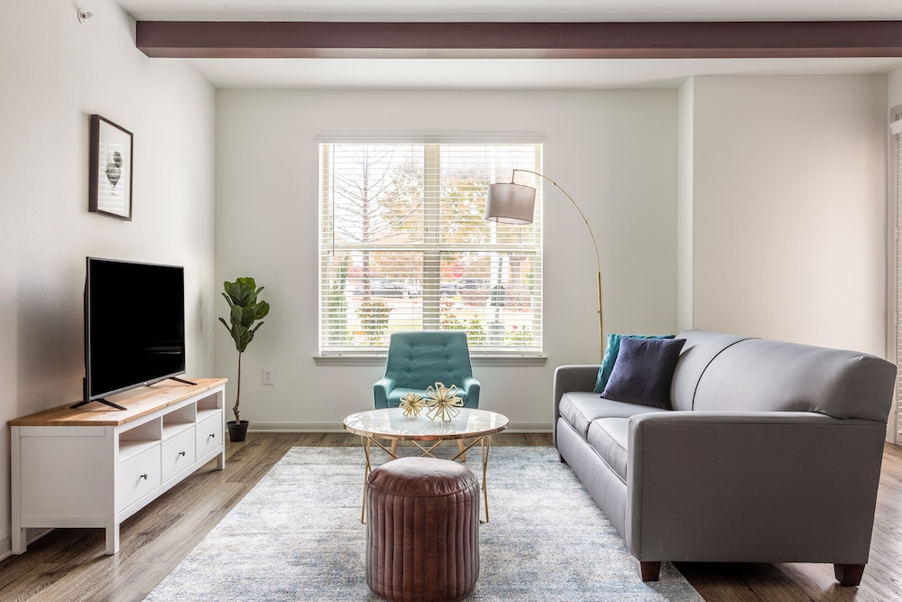 Classic Apartment (Self Check-In With Virtual Front Desk)