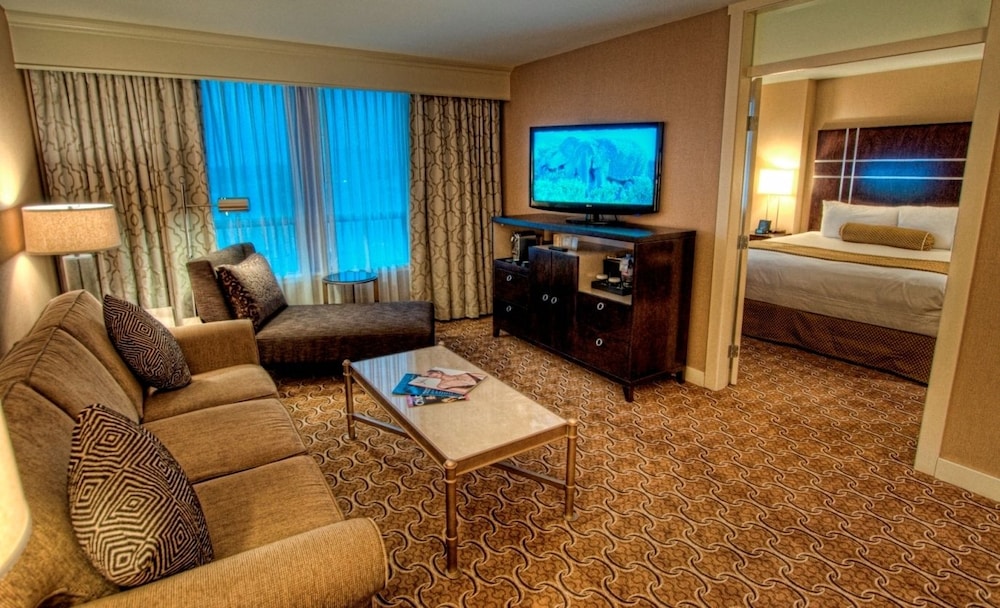 1 Bedroom Suite (Casino Tower) - Photo 2
