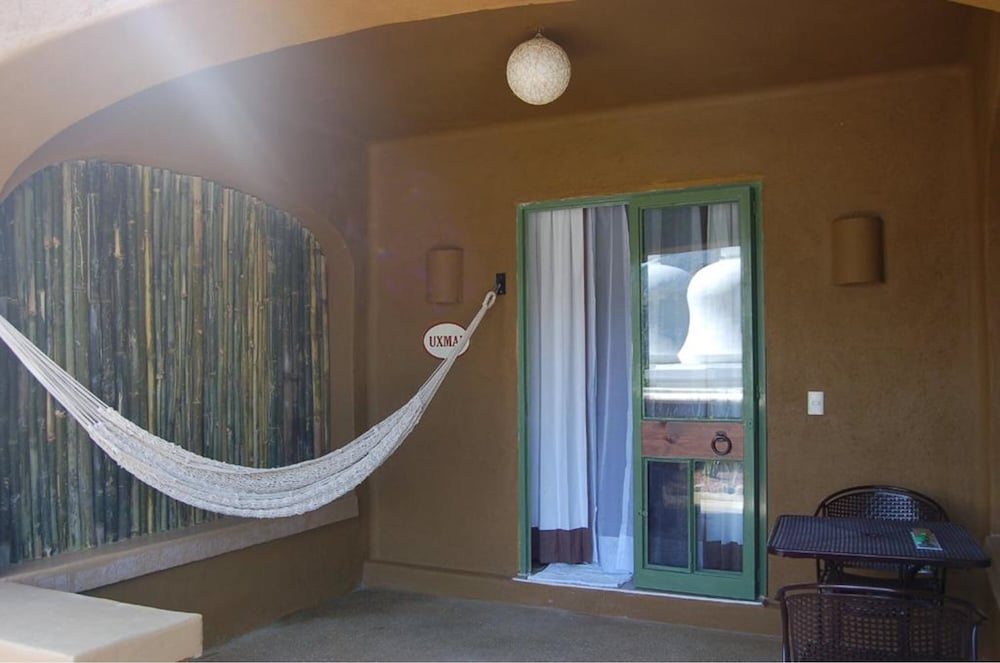 Suite, 1 King Bed - Photo 2