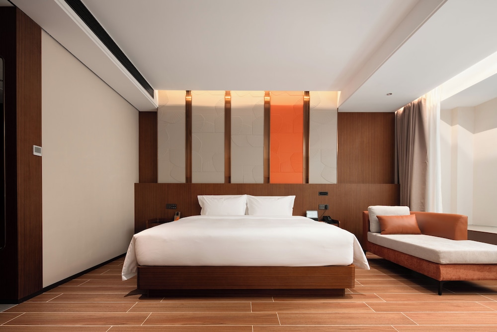 Grand Double Room, 1 King Bed, City View photo 1
