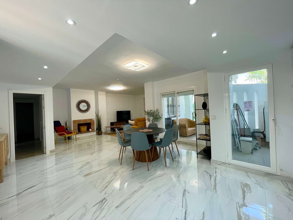 Modern 3 Bedroom Pool Access Apartment F-7, Billede 7