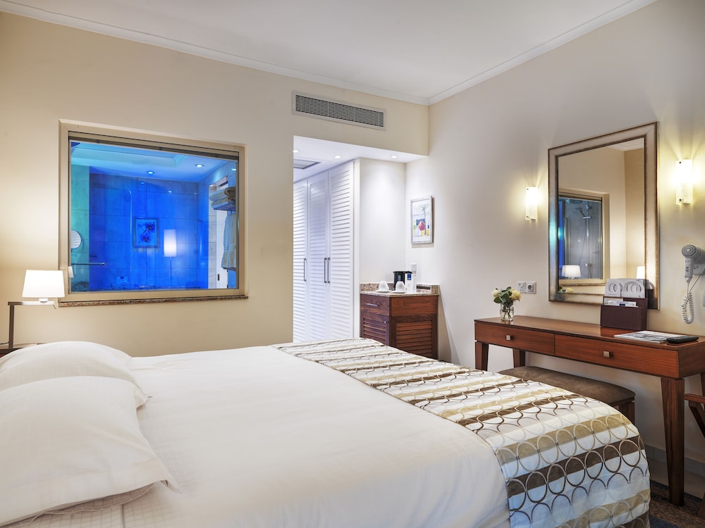 Deluxe Room, Partial Sea View - Photo 3