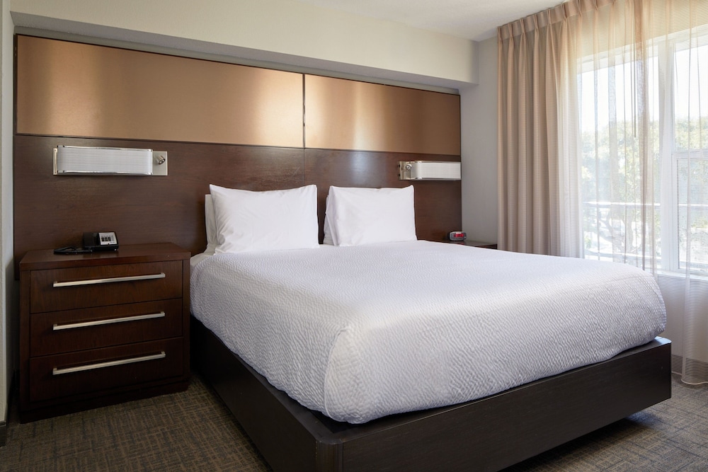 Suite, 1 Bedroom - Photo 8