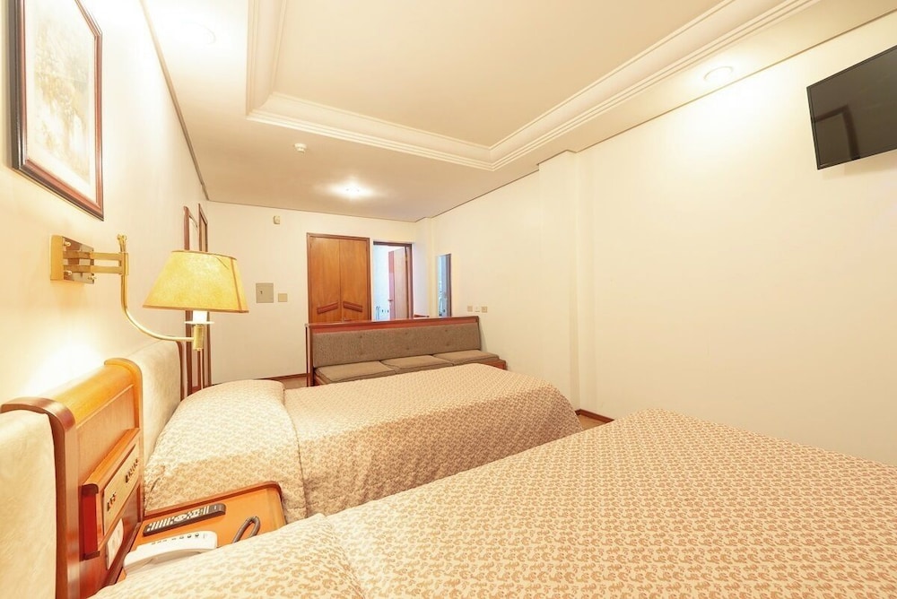 Standard Twin Room - Photo 6