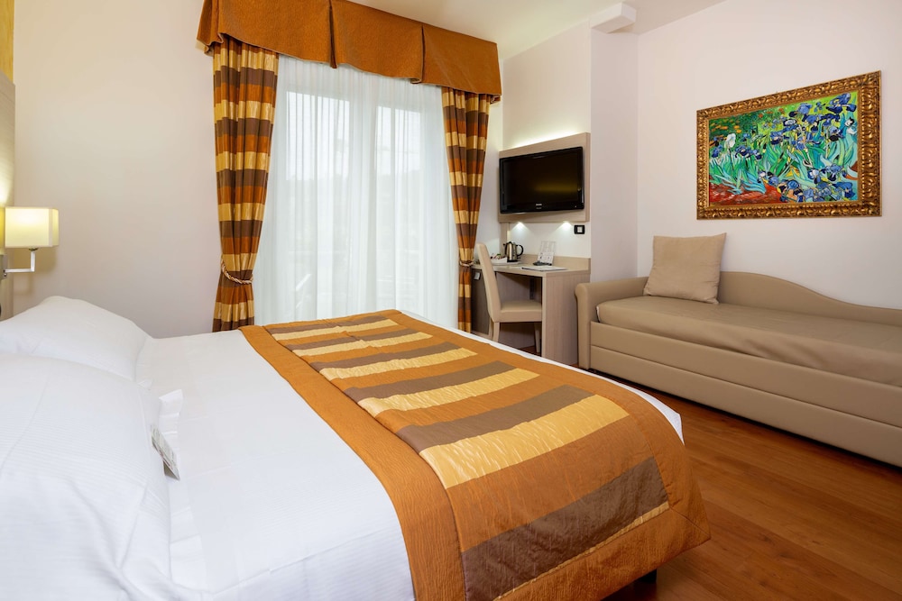 Deluxe Room, 1 Queen Bed, Balcony, Sea View - Photo 1