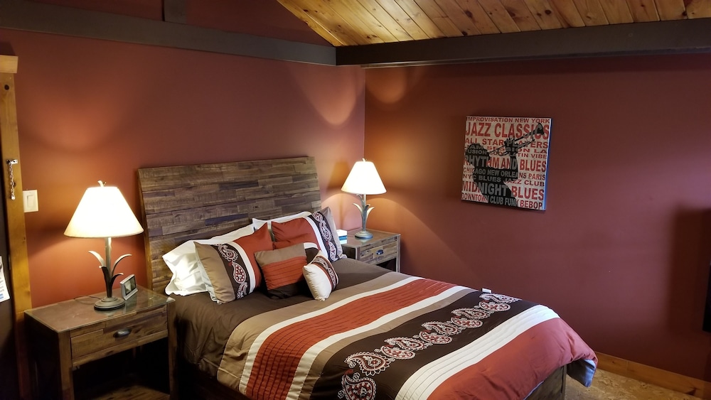 Superior Room, 1 Queen Bed photo 1