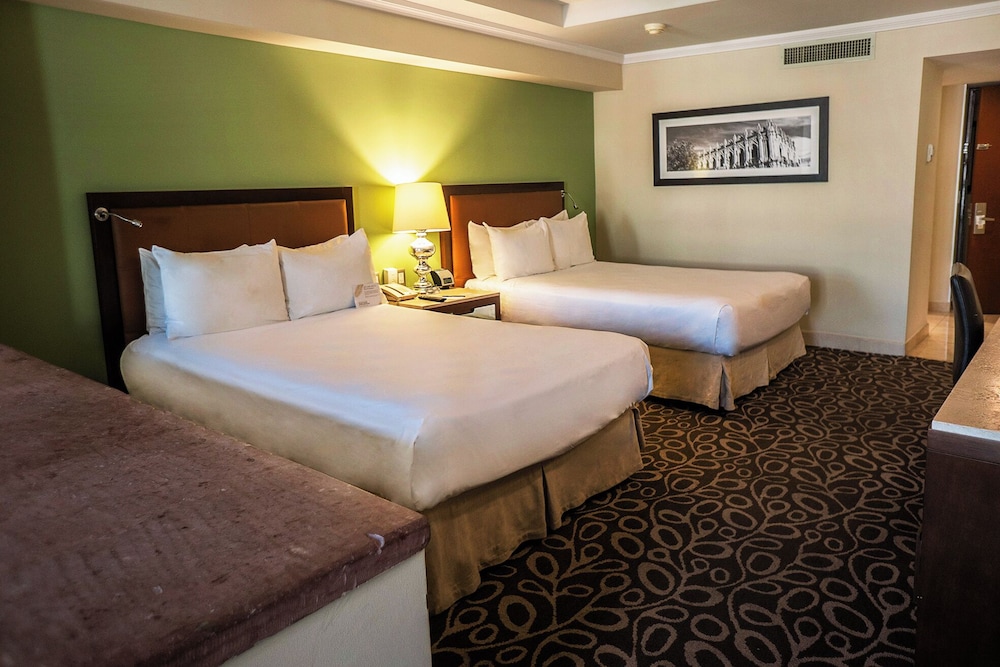 Basic Room, 2 Double Beds - Photo 1