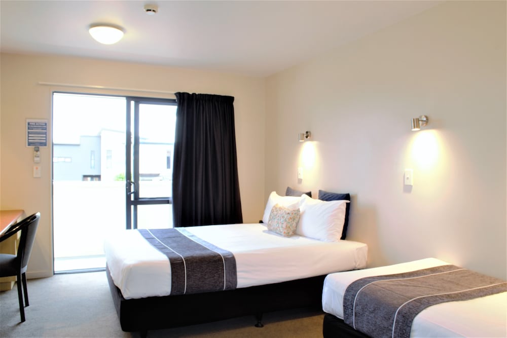 Superior Twin Room, Multiple Beds photo 3