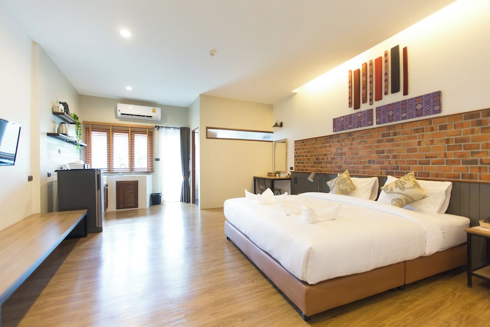 Deluxe Double Room, 1 King Bed, Kitchenette, Garden View photo 1