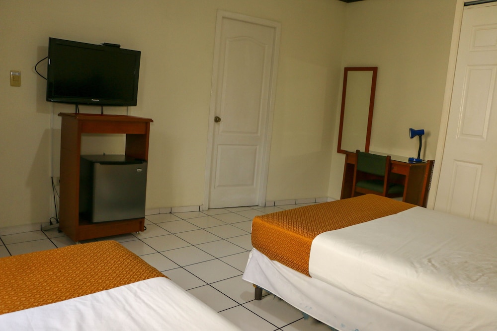 Standard Twin Room photo 2
