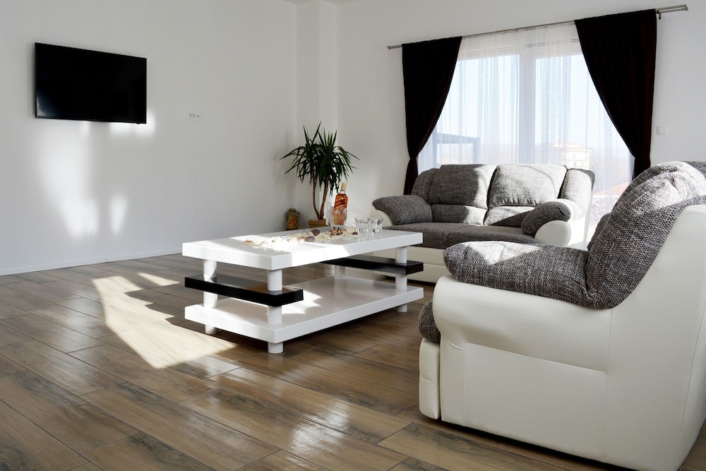 Villa photo 2