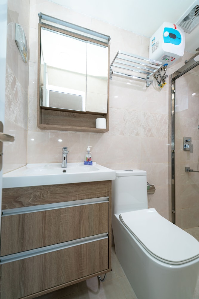 Family Apartment, 3 Bedrooms - Photo 2
