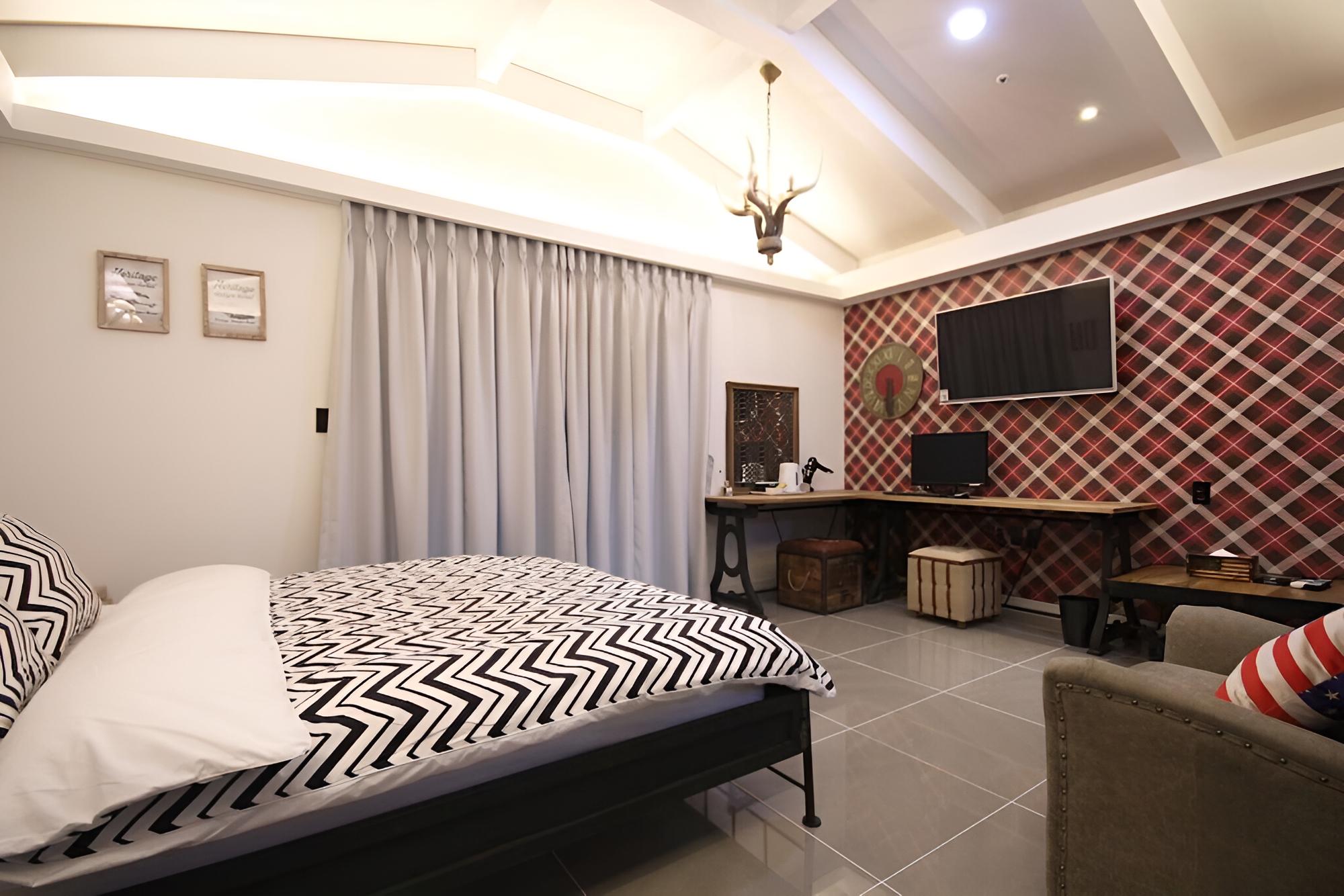 Room (Premium - Tue-Fri breakfast provided ) - Photo 4