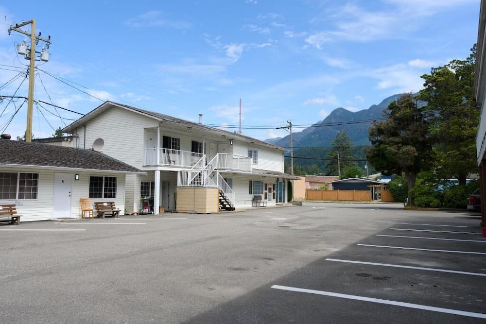 Standard Double Room, 2 Queen Beds, Non Smoking, Mountain View photo 3