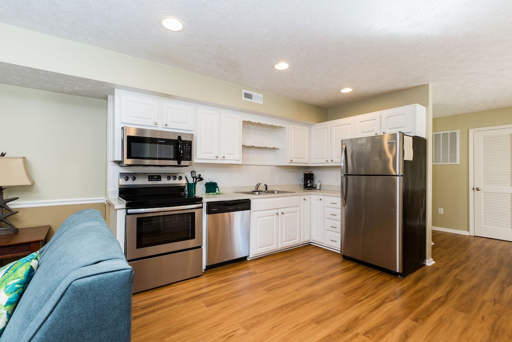 Condo, 3 Bedrooms - Photo 14