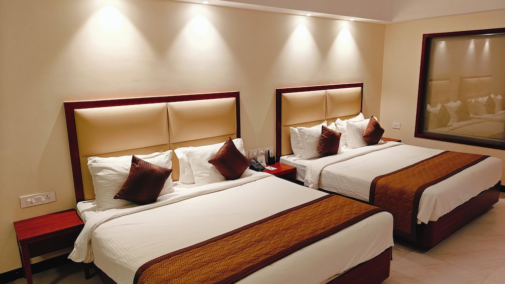 Luxury Suite - Photo 9