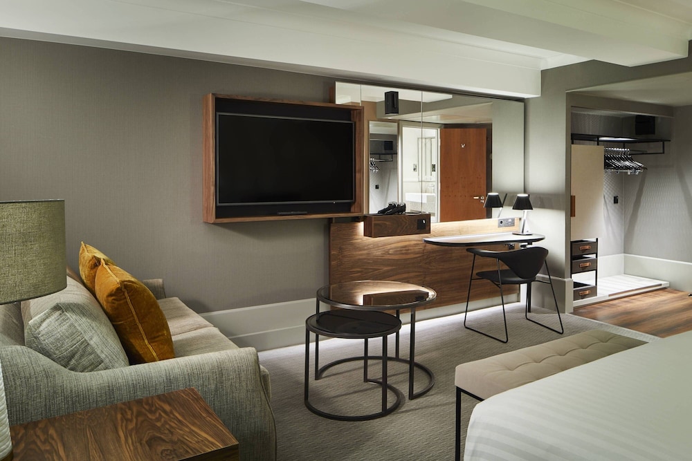Junior Suite, 1 Double Bed (Executive lounge access) photo 3