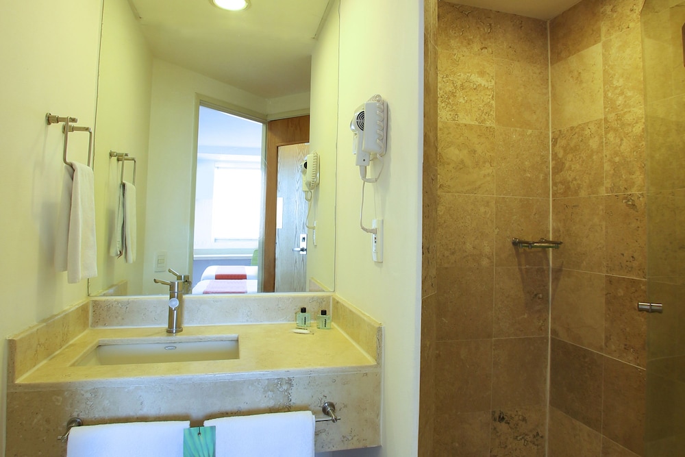 Standard Room, 2 Double Beds - Photo 2
