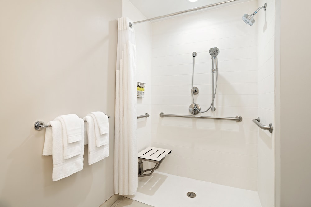 Standard Room, 2 Queen Beds, Accessible (Mobility) - Photo 3