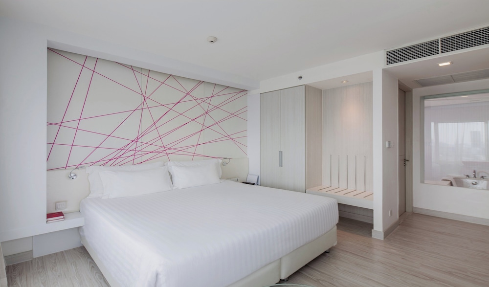 Family Room (Premium, Residence King + Bunk Beds) photo 3