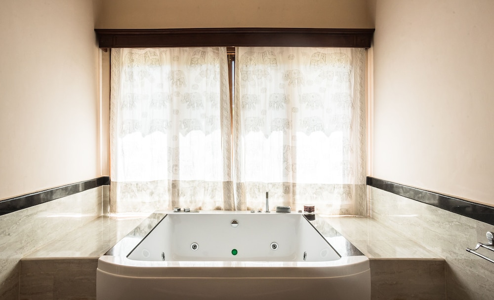 Premier Suite - Photo 5