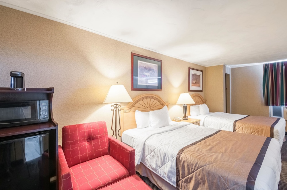 Standard Room, 2 Queen Beds, Smoking photo 3