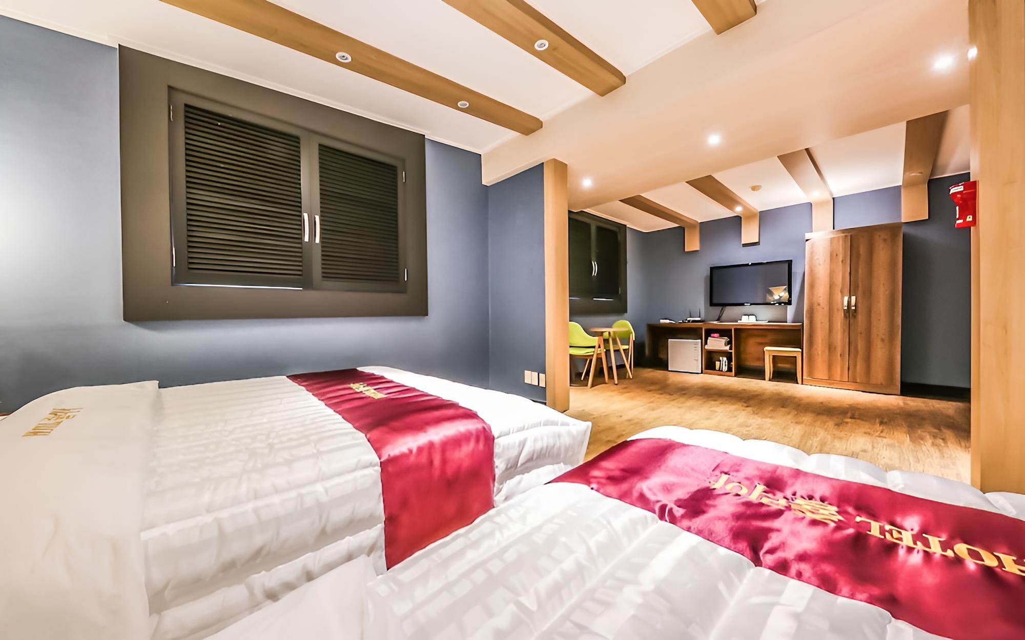 Room (Twin) photo 3