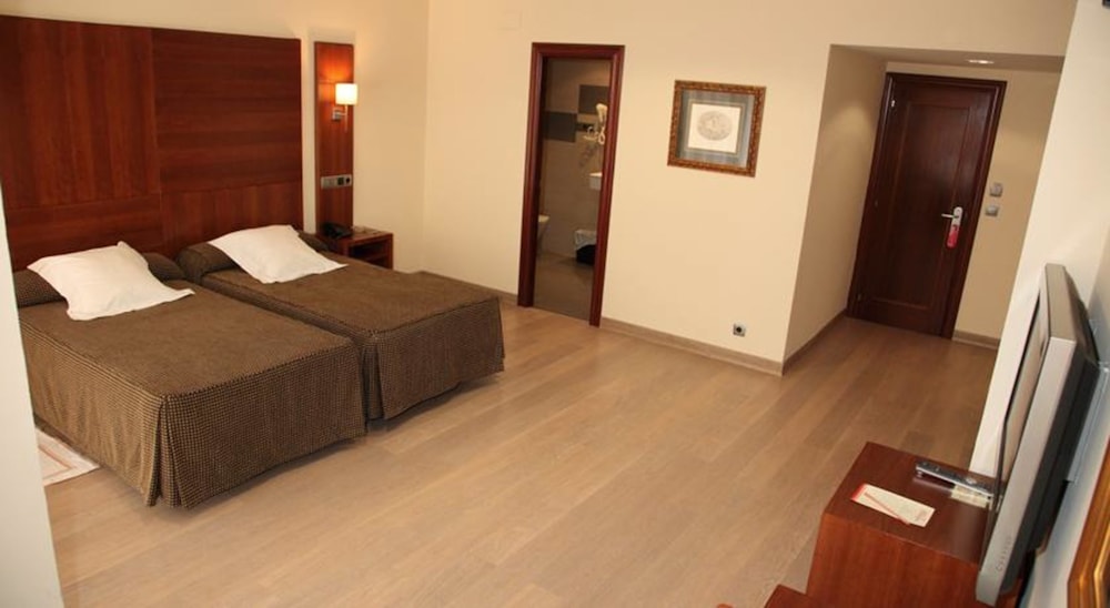 Standard Triple Room - Photo 1