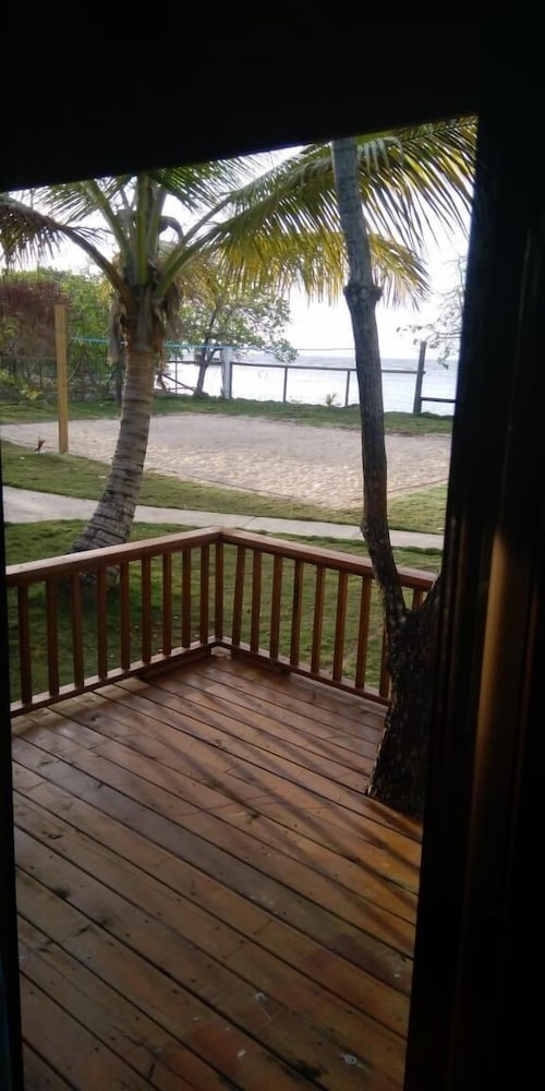 Basic Cabin, 1 King Bed, Ocean View, Beachfront photo 3
