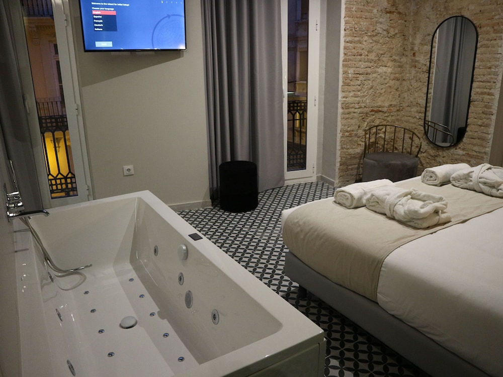 Deluxe Double Room, Hot Tub - Photo 6