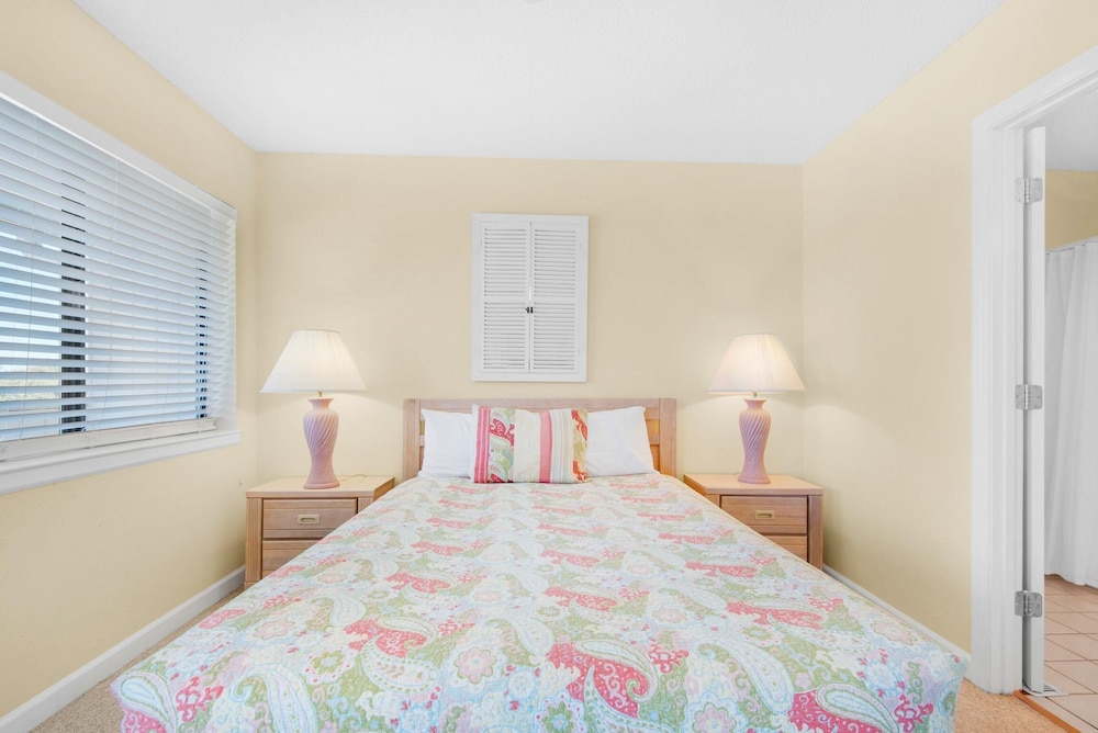 Townhome, 1 King Bed with Sofa bed (Sandprints B2- Owen's Oasis) photo 1