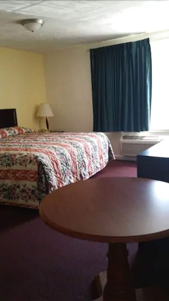 Standard Room, 1 King Bed, Smoking photo 3