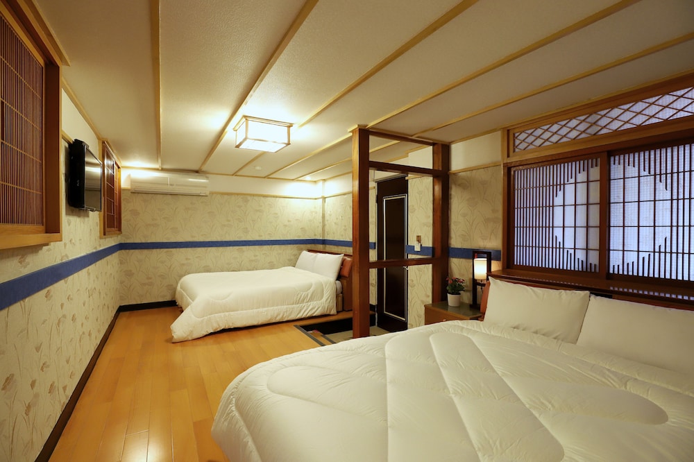 Standard Quadruple Room, 2 Double Beds photo 3