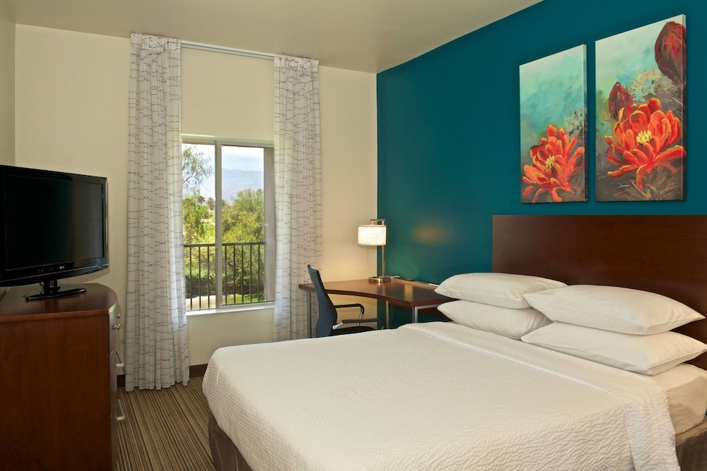 Studio, 1 King Bed with Sofa bed, Balcony (Mobility/Hearing Access, Roll-In Shwr) photo 1