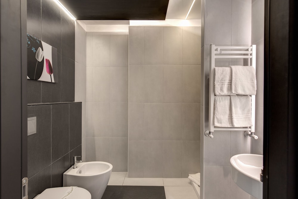 Comfort Double Room thumbnail 6