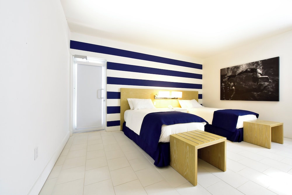 Suite, 2 Bedrooms, Pool View (4 Adults) photo 2
