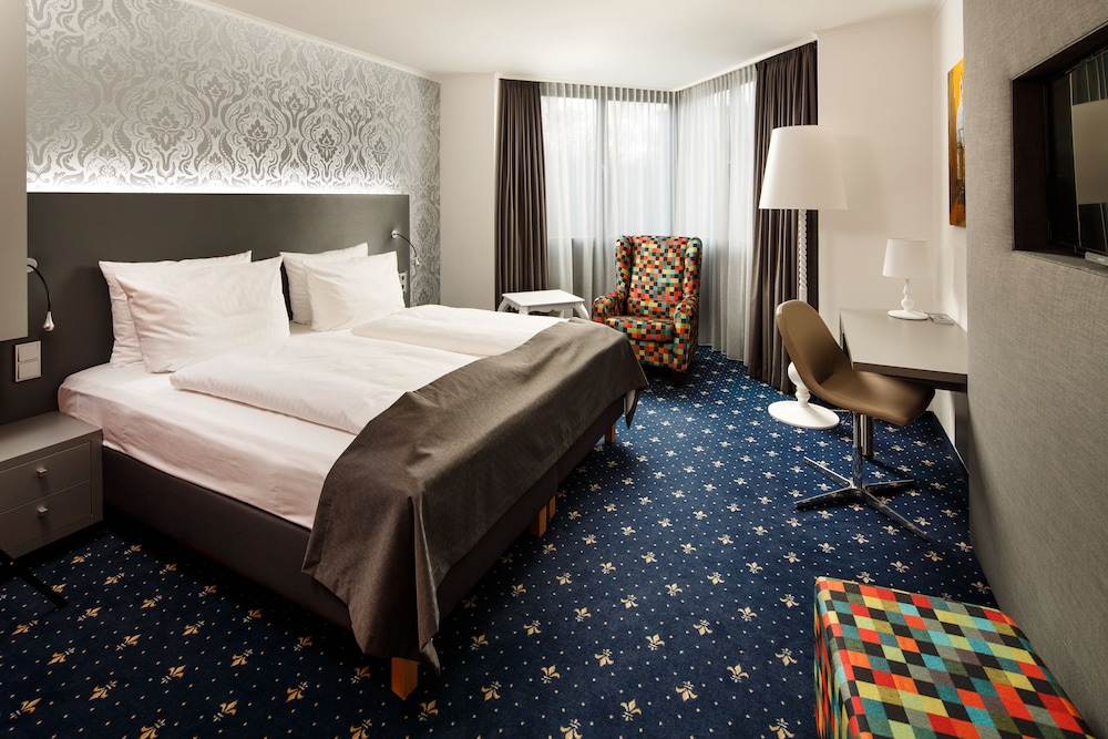 Standard Room, 1 King Bed photo 2