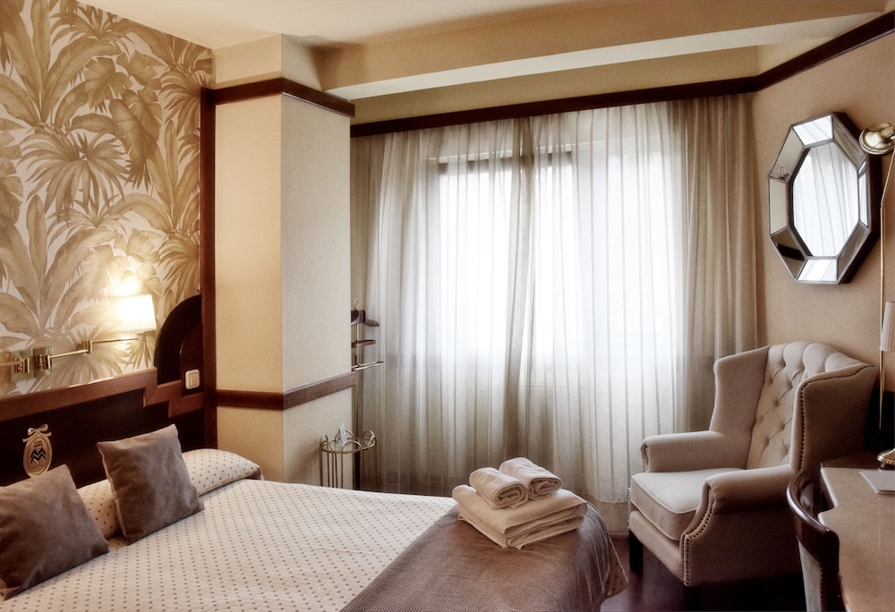 Double Room - Photo 15