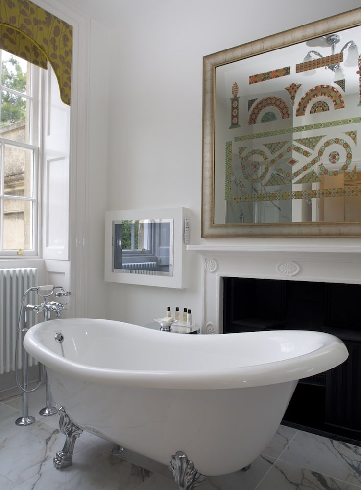 Feature King Bedded Room in Historic Mansion House photo 3